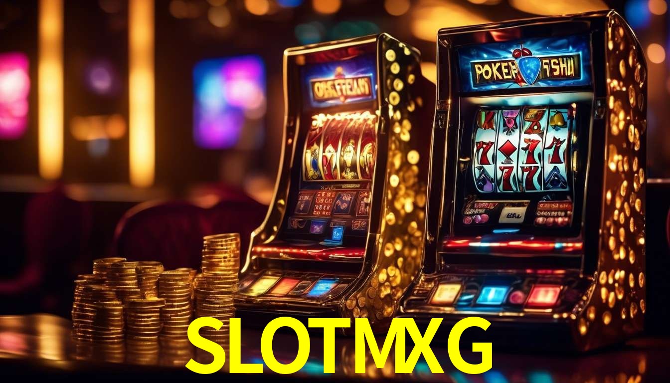 Una escena digital vívida inspirada en casino con SLOTMXG mostrado prominentemente, luces brillantes, fichas, cartas y acentos dorados.